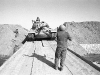 Izraelské tanky překračují Suezský kanál. (foto: IDF)